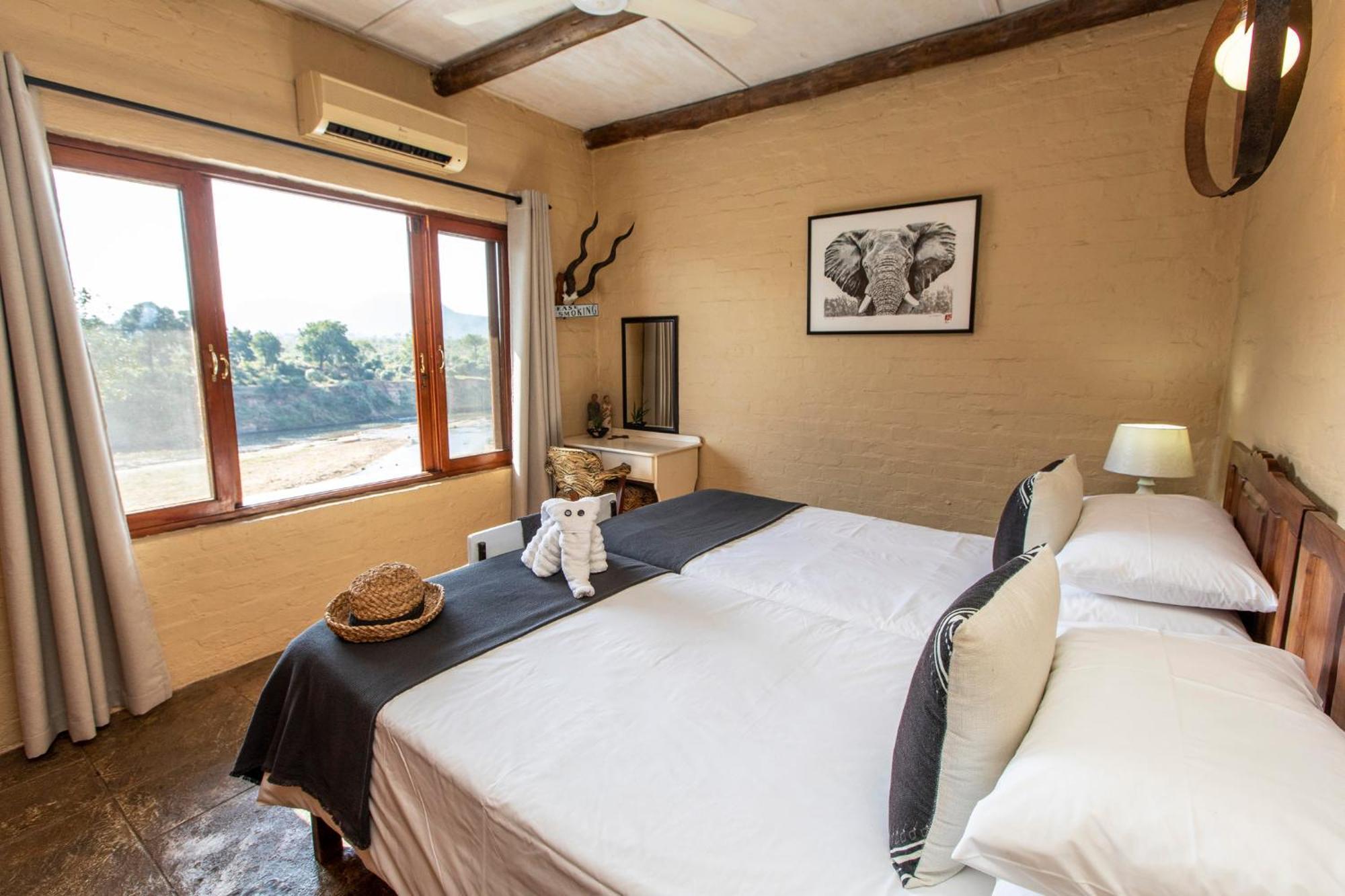 Hotel Hennie'S Rest Malalane Exterior foto